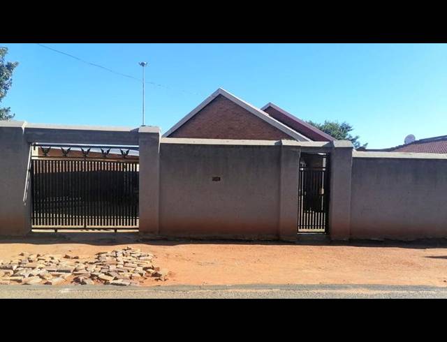 3 BEDROOM HOUSE FOR SALE IN DUBE